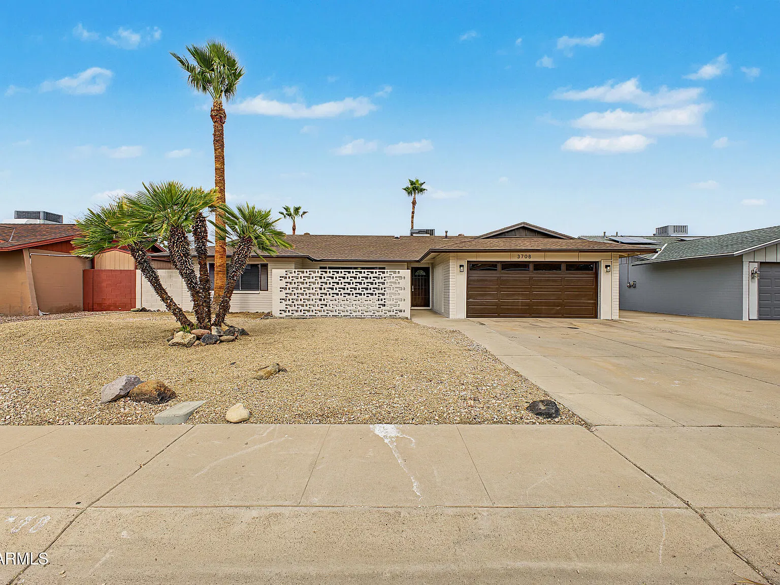 4 bed, 2.0 bath, 1980 sqft, $2,495 — Photo 2
