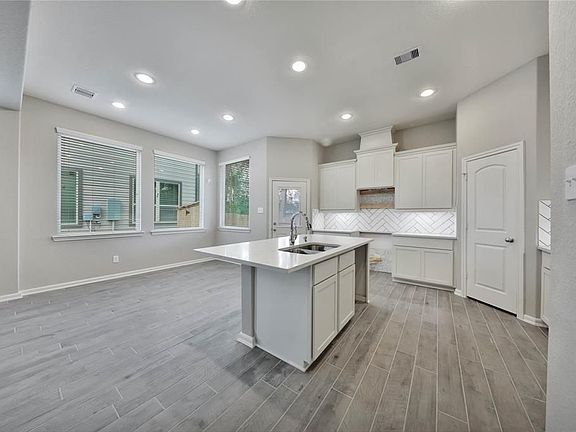 5th image of 140 Axlewood Ct