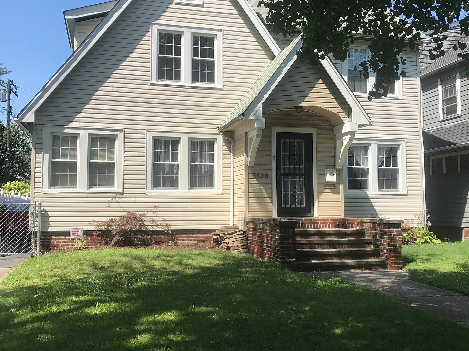 3 bed, 1.5 bath, 1575 sqft, $2,000 — Photo 2