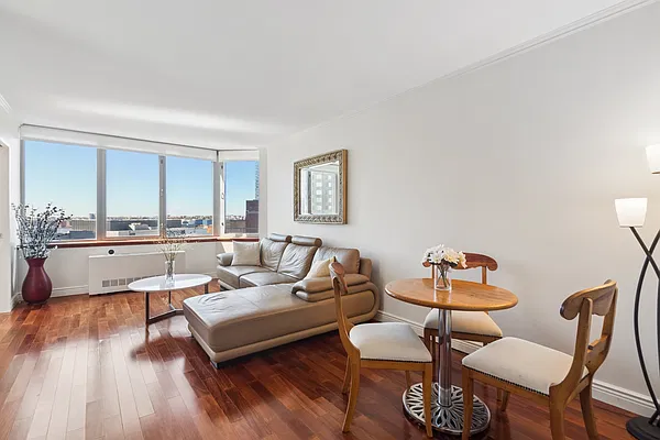 Living room, photo 1