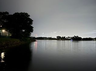 386 Golfview Rd APT F, North Palm Beach, FL 33408