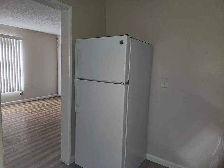 5729 California Ave — Photo 3