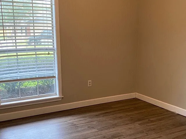 614 Acorn Ln — Photo 16