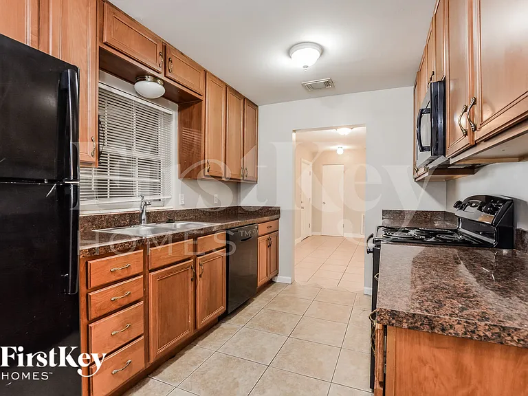 1407 Chilean Ln — Photo 6