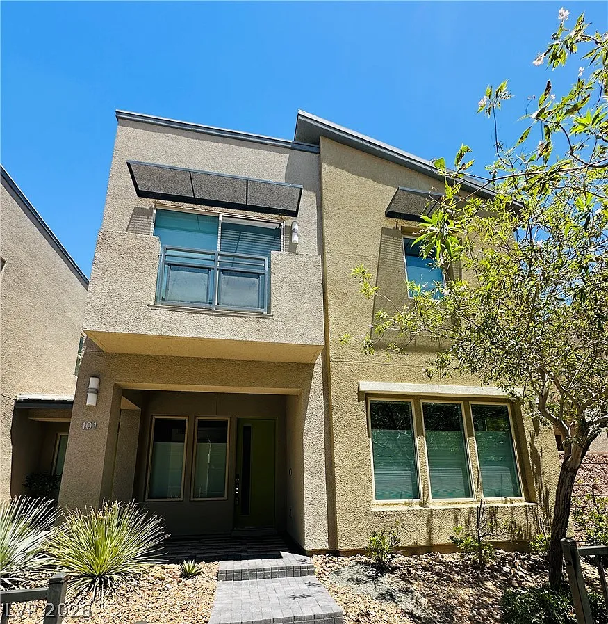 3 bed, 2.5 bath, 2060 sqft, $2,950 — Photo 1