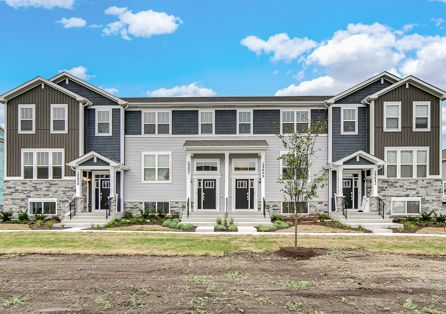 3 bed, 2.5 bath, 1764 sqft, $2,800 — Photo 1