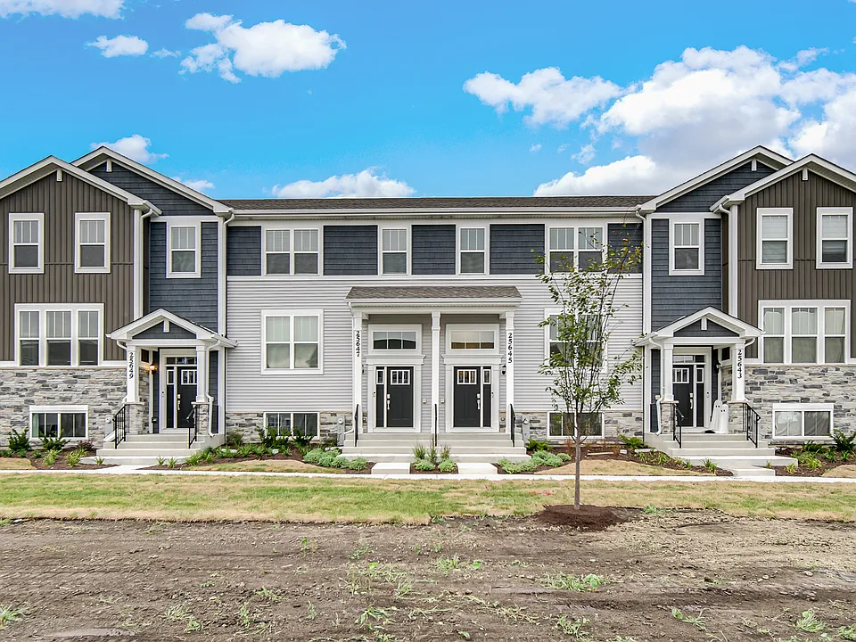 25647 W Wakefield Dr