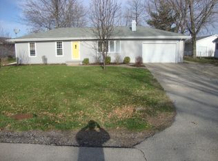 2426 E Lake Shore Dr, Taylorville, IL 62568