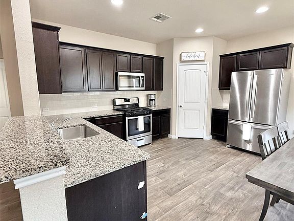 5th image of 380 Blue Sage Dr