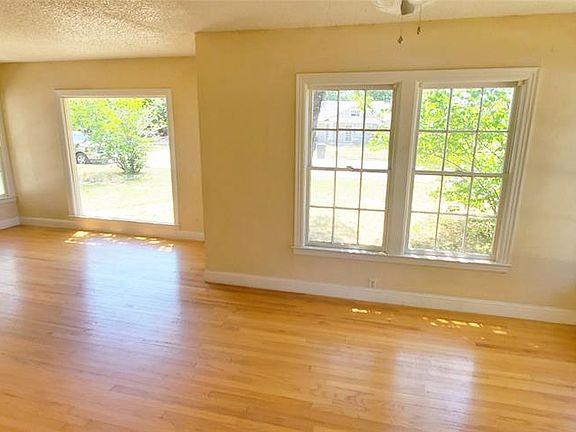 3rd image of 457 Merchant St