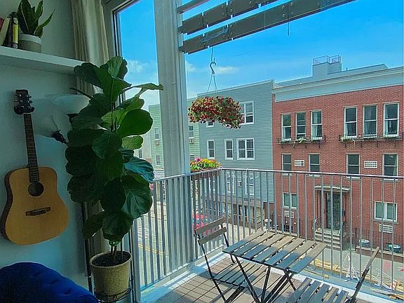 5th image of 630 Lorimer St #302