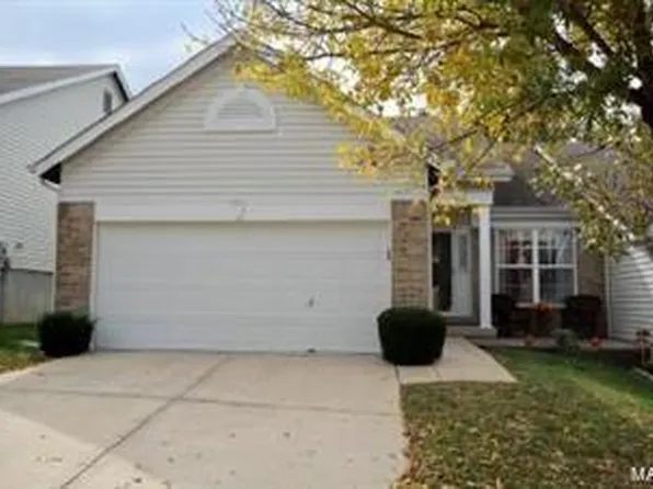 3270 Country Hollow Dr, Saint Louis, MO 63129