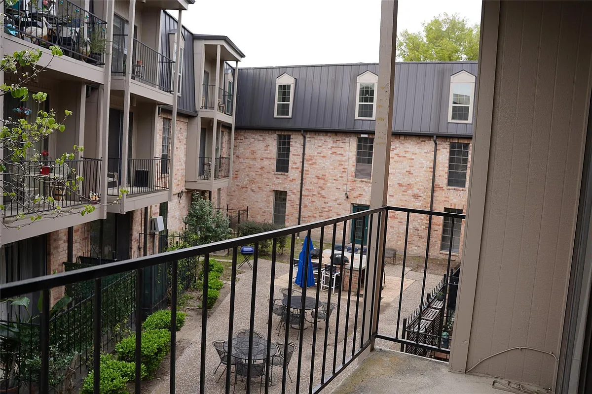 Building Photo - 2475 Underwood St #291