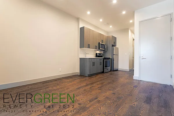 Rented by Evergreen Apartments BK | media 18