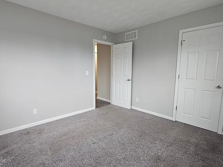 101 W Spring St — Photo 5