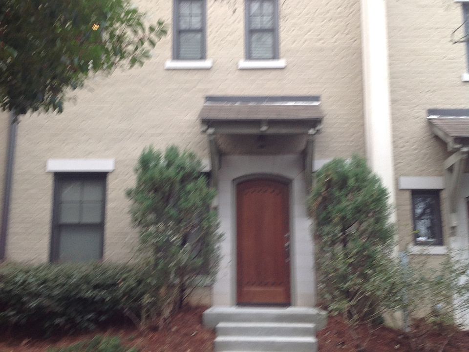 2nd image of 205 Knob Hills Cir