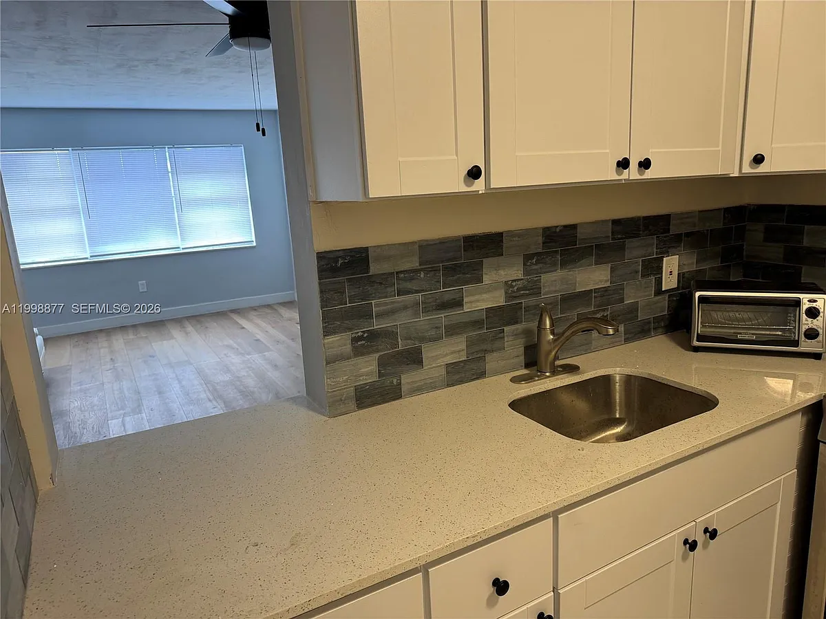 Building Photo - 6720 Arbor Dr #207