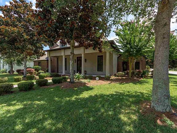 2nd image of 2812 Manor Cir