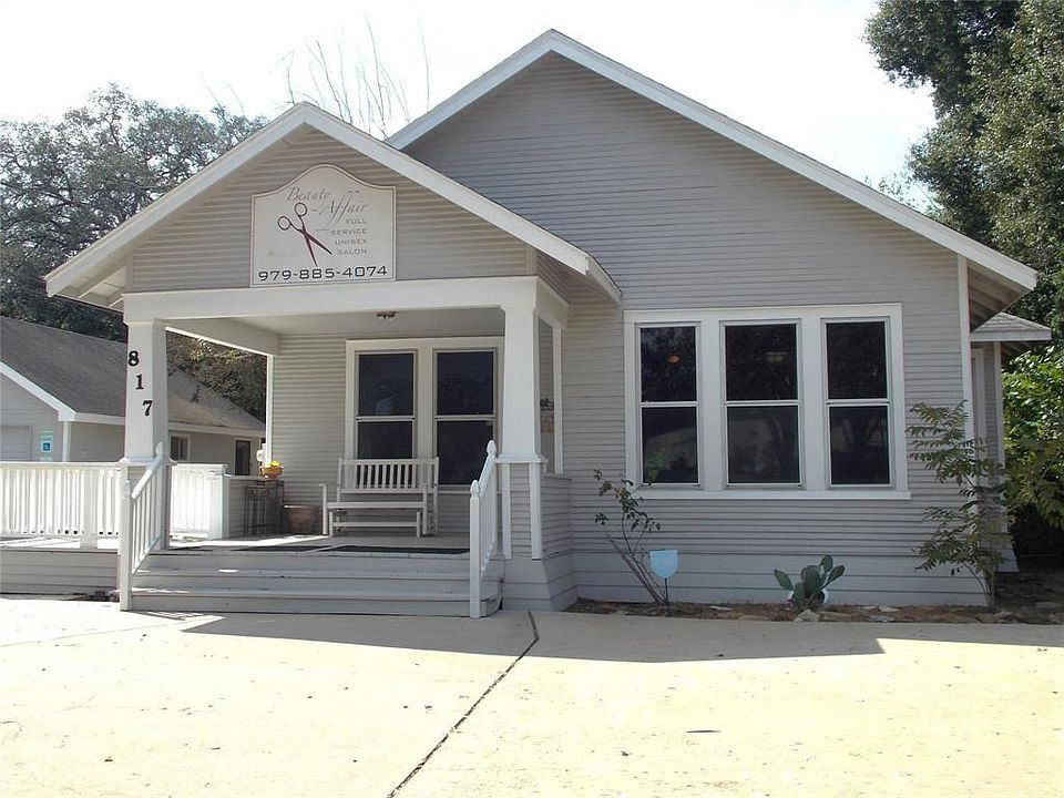 1st image of 817 Atchison St