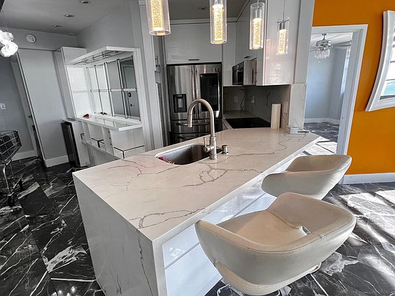 5th image of 905 Brickell Bay Dr APT 1528