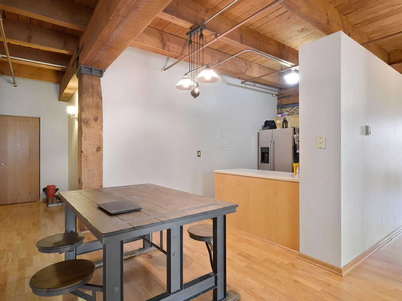 2 bed, 1.0 bath, 976 sqft, $2,395 — Photo 2