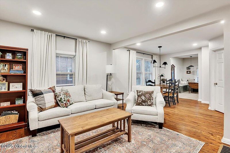 4th image of 21 Woodard Street