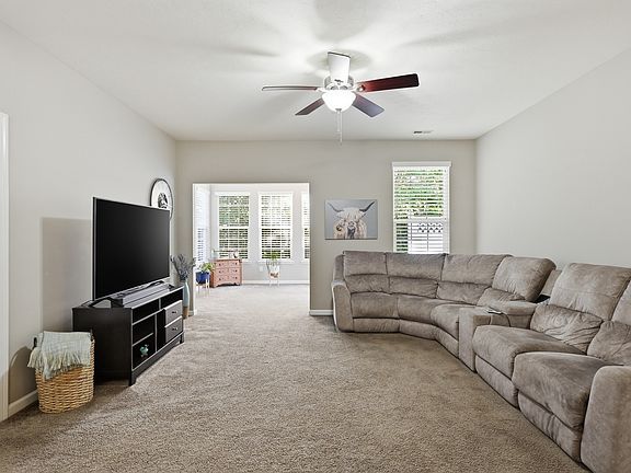 4th image of 411 Dylan Dr