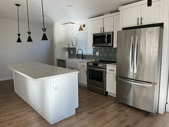 3rd image of 843 Valley Village Dr