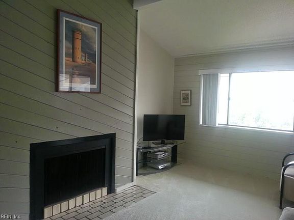 2nd image of 3200 Lynnhaven Dr APT 302