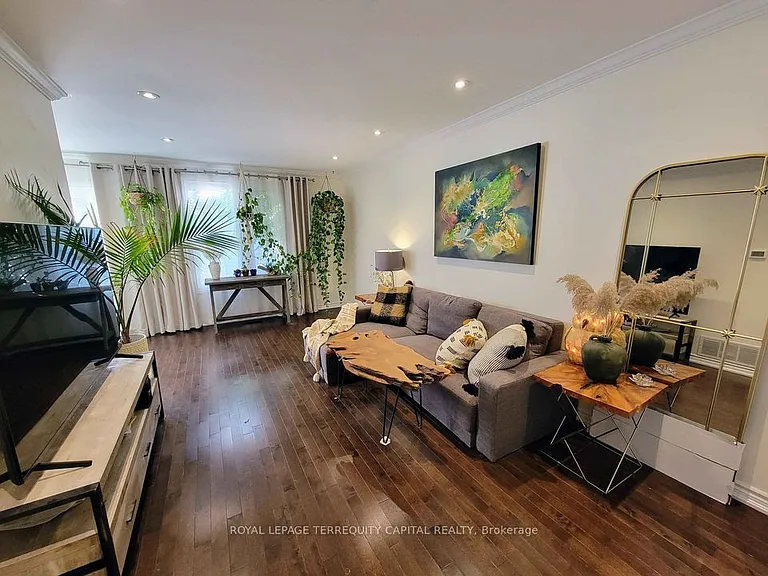 20 Mowat Cres #UPPER — Photo 3