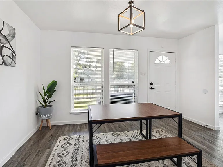 2631 Stevens St — Photo 4