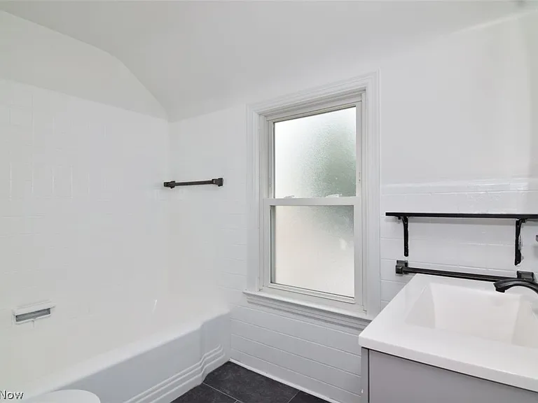 1408 Winston Rd — Photo 29