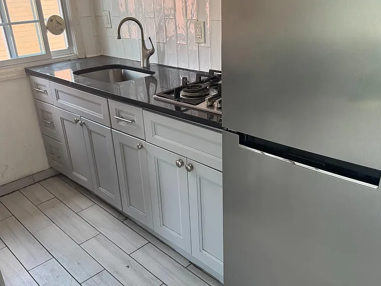 310 Somerset St — Photo 6