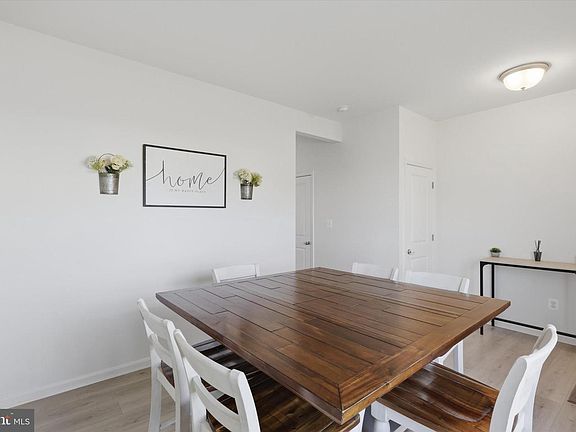 5th image of 304 Paradise View Dr