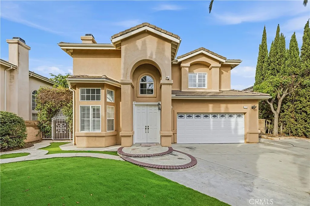 5 bed, 4.5 bath, 3533 sqft, $5,400 — Photo 1