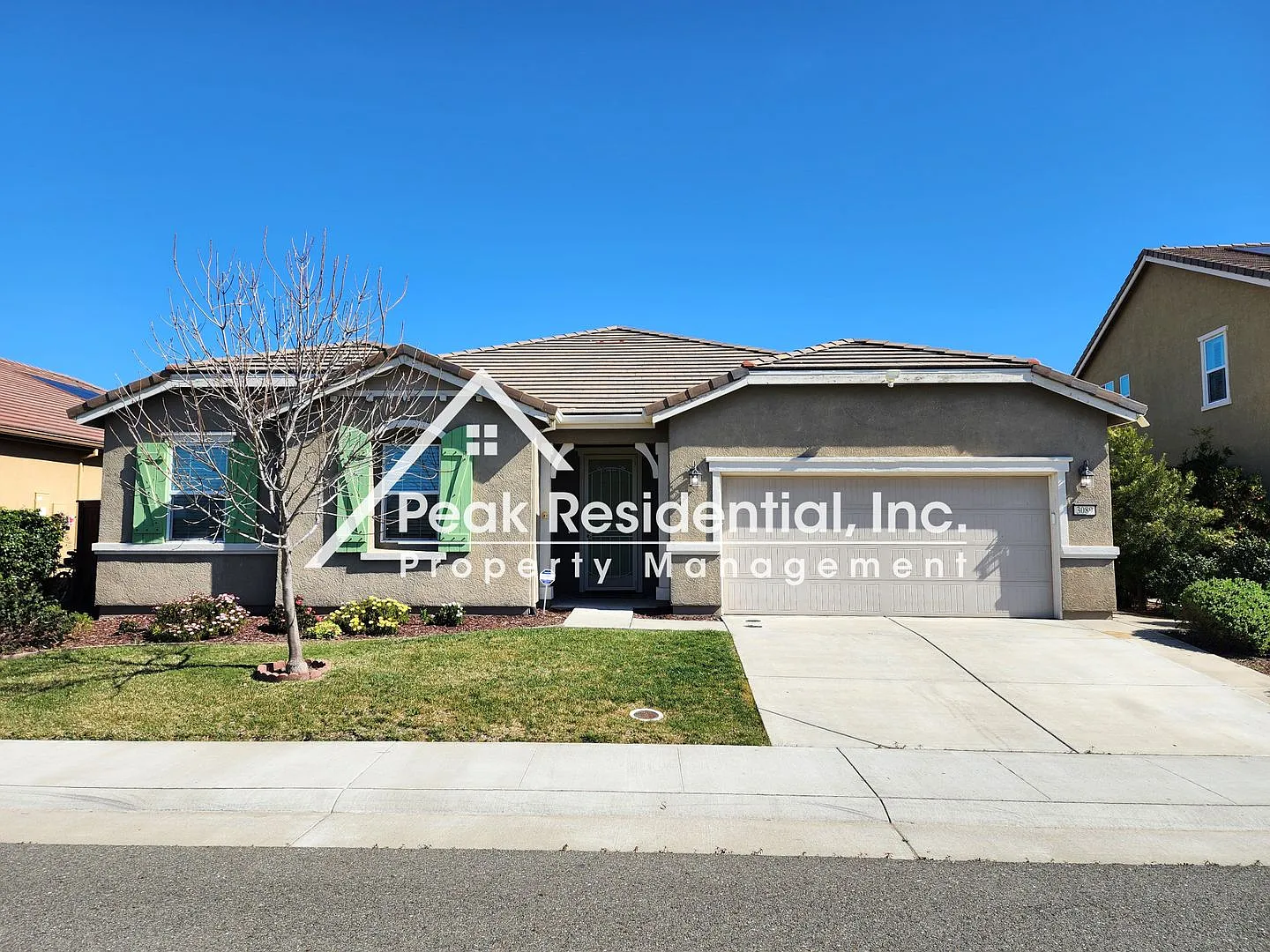 Updated 4bd/3ba Roseville Home with 2 Car Garage-Must See! — Photo 2