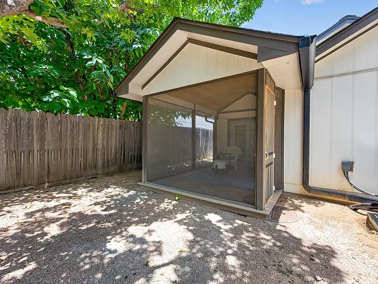 801 Kavanagh Dr — Photo 32