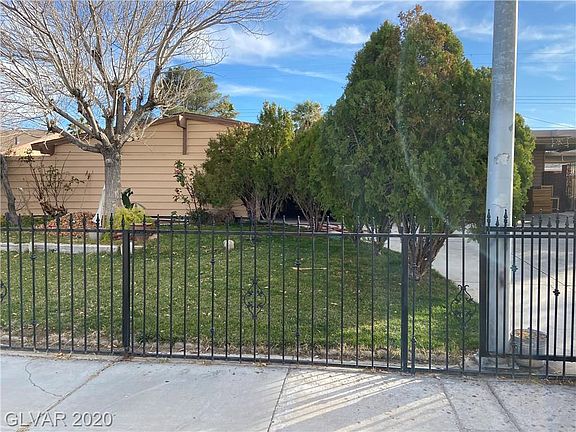 3rd image of 921 E Hacienda Ave