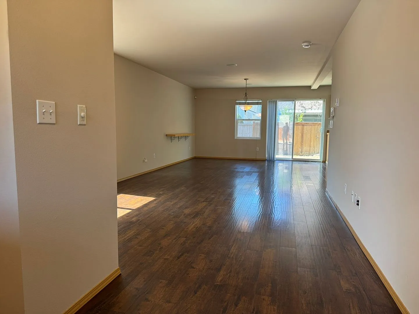 2Bd/2.5Ba Maple Valley Townhome — Photo 3
