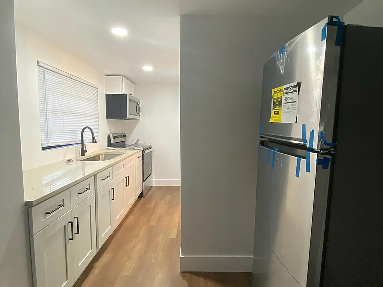 4614 E Seneca Ave — Photo 35
