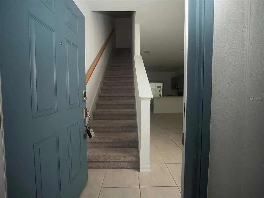 2 bed, 2.5 bath, 1255 sqft, $1,800 — Photo 3