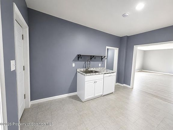 5th image of 125 River St #B
