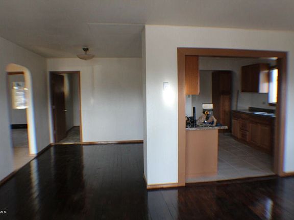 2nd image of 905 W Mead Ave
