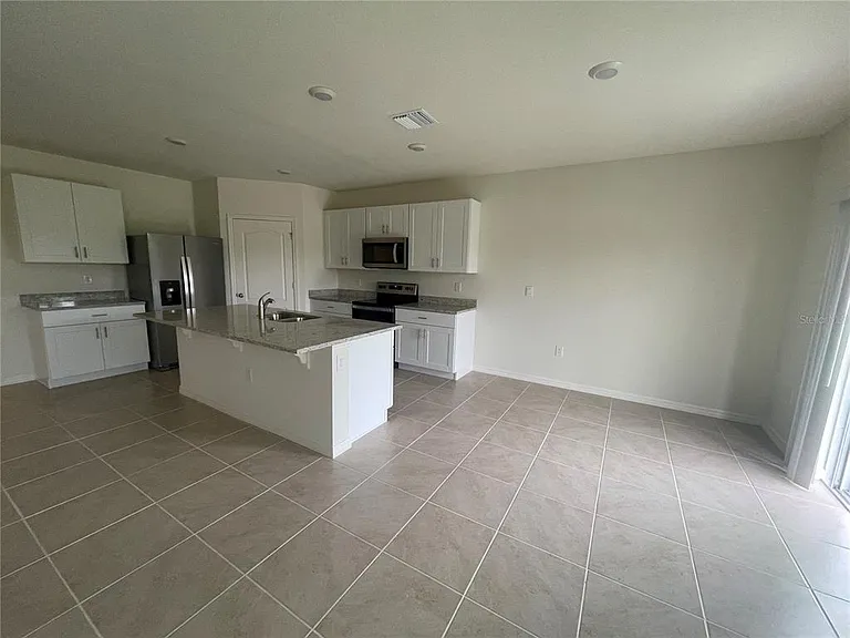 498 Baroness Way — Photo 5