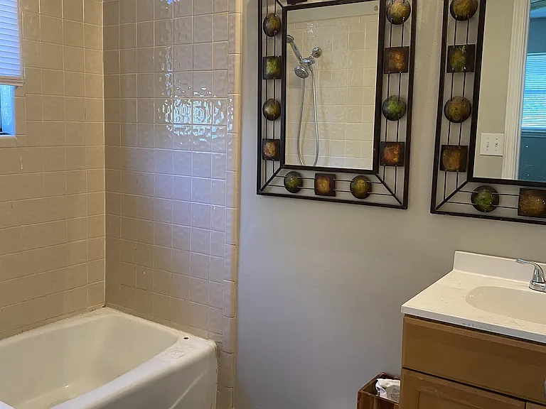 429 E Hillcrest Ln — Photo 13