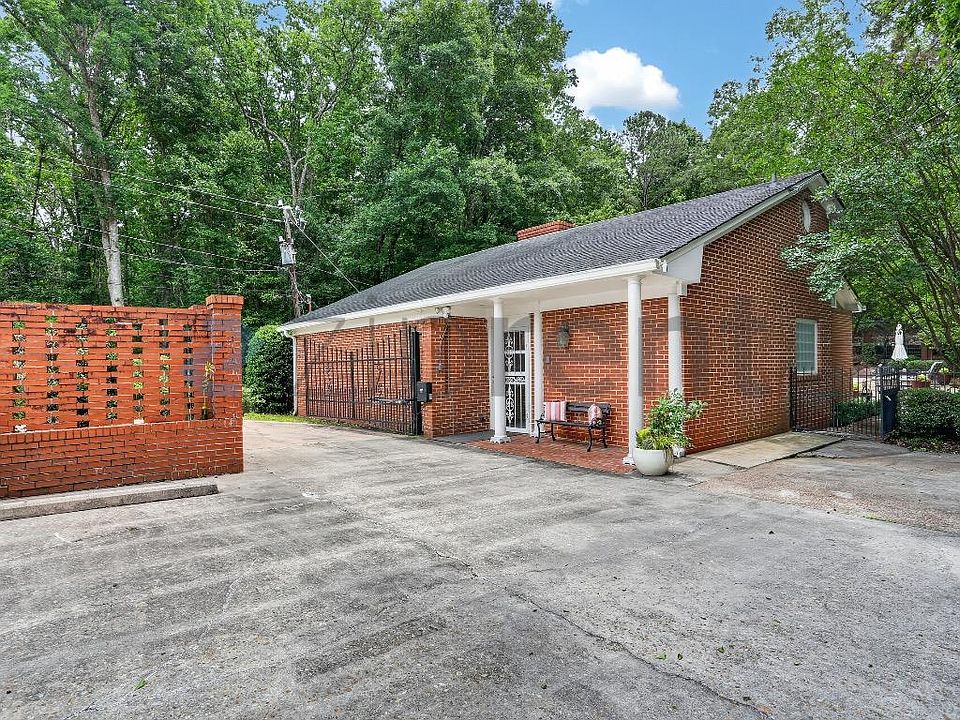1st image of 615 Pinecrest Dr