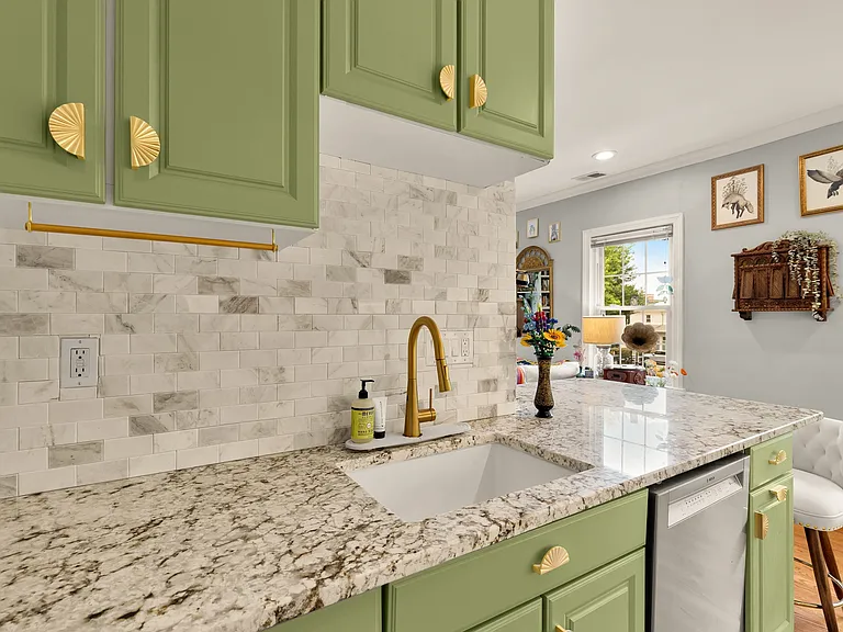 909 E St SE #5 — Photo 2