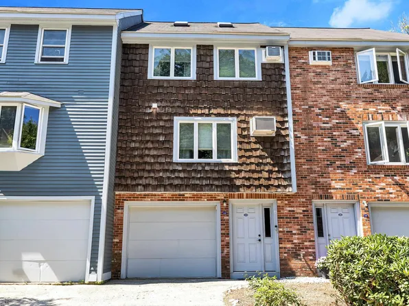 133 Valley West Way, Manchester, NH 03102