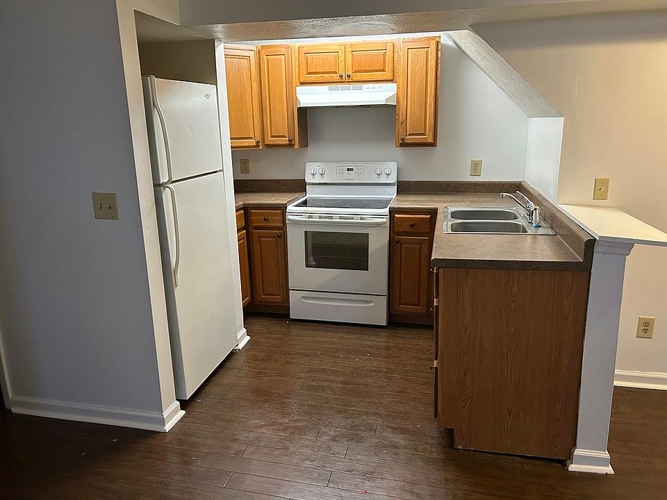 2nd image of 1208 Kanawha Ter #7