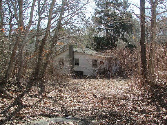 existing 1 bedroom cottage w/bulkhead to basement